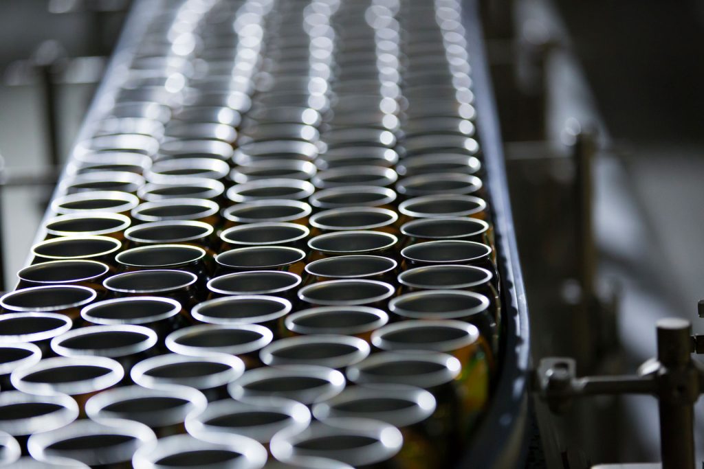 metal cans on conveyor belt for the food & beverage industry Melchers Taiwan